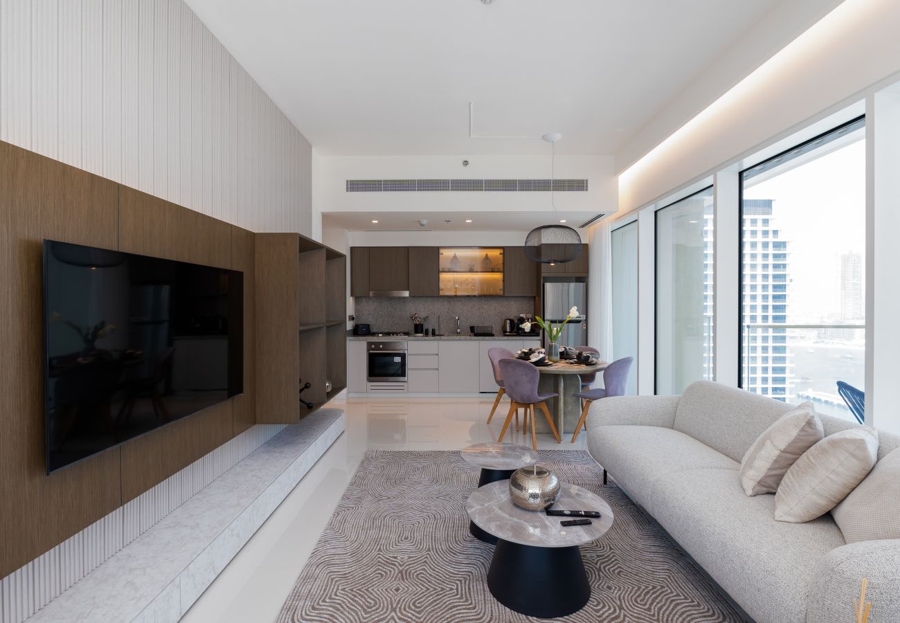 Apartment in Dubai - Prime 1BR Emaar Beachfront w/ Beach Access 