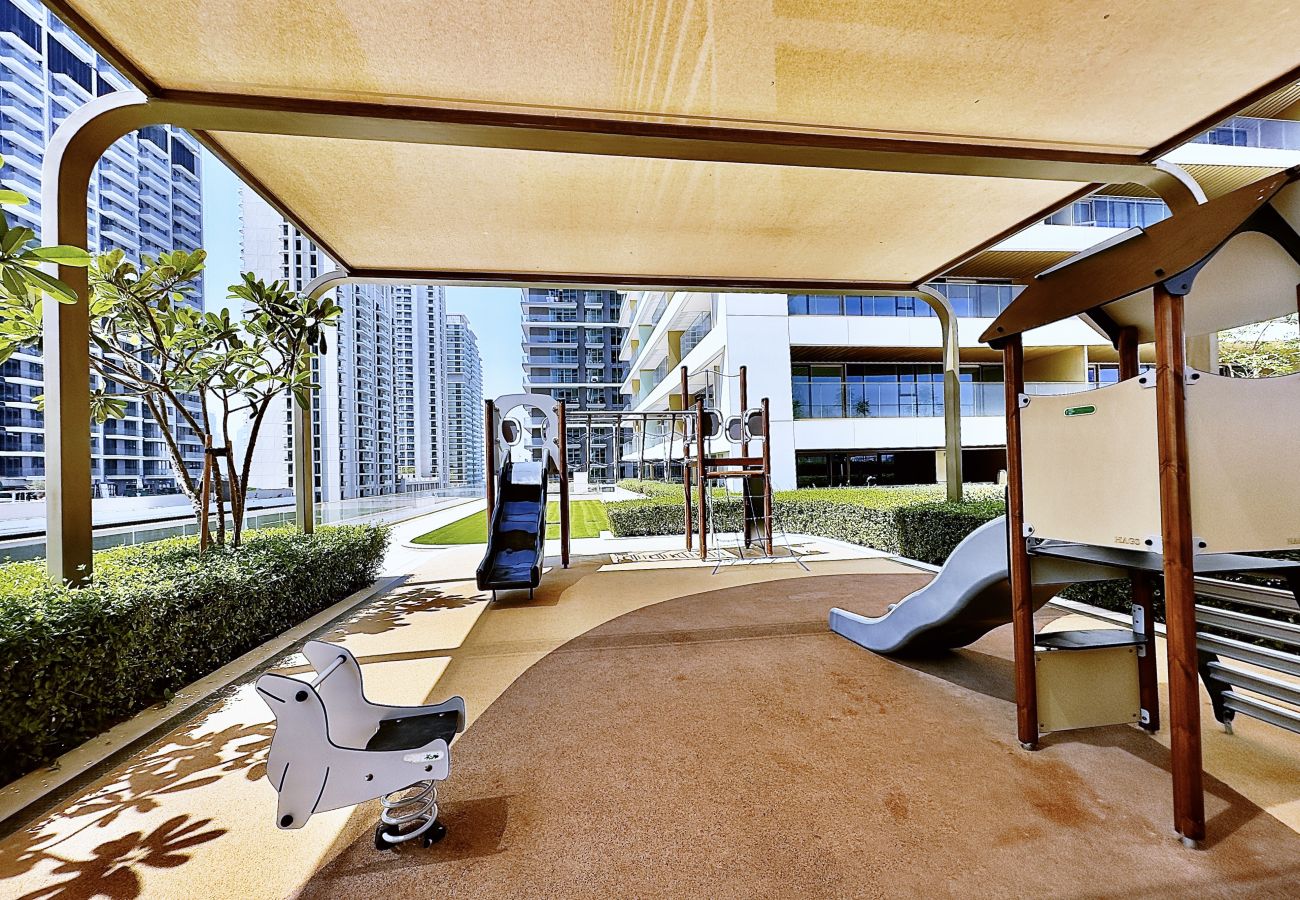 Apartment in Dubai - Prime 1BR Emaar Beachfront w/ Beach Access 