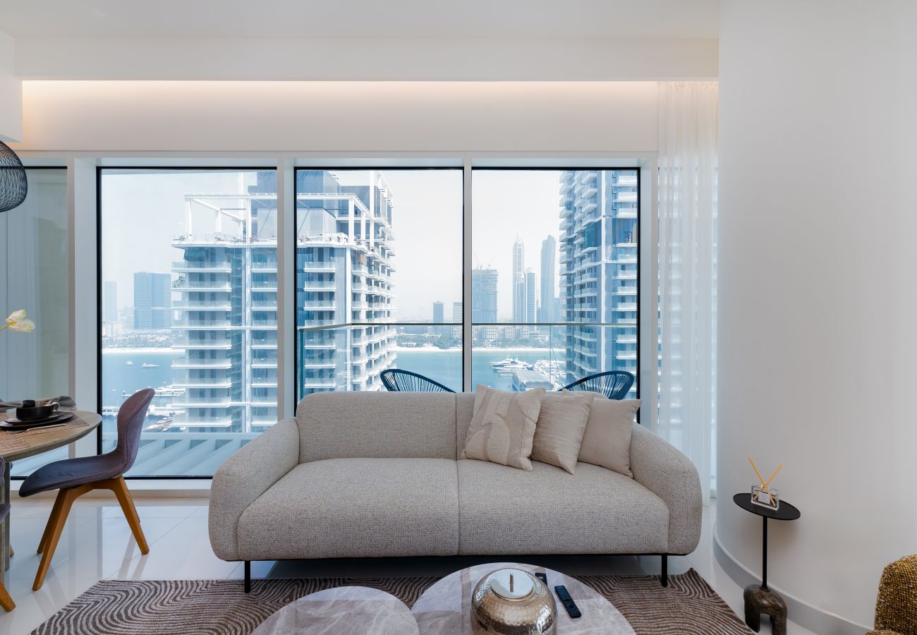 Apartment in Dubai - Prime 1BR Emaar Beachfront w/ Beach Access 