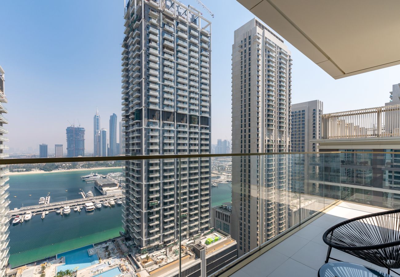 Apartment in Dubai - Prime 1BR Emaar Beachfront w/ Beach Access 