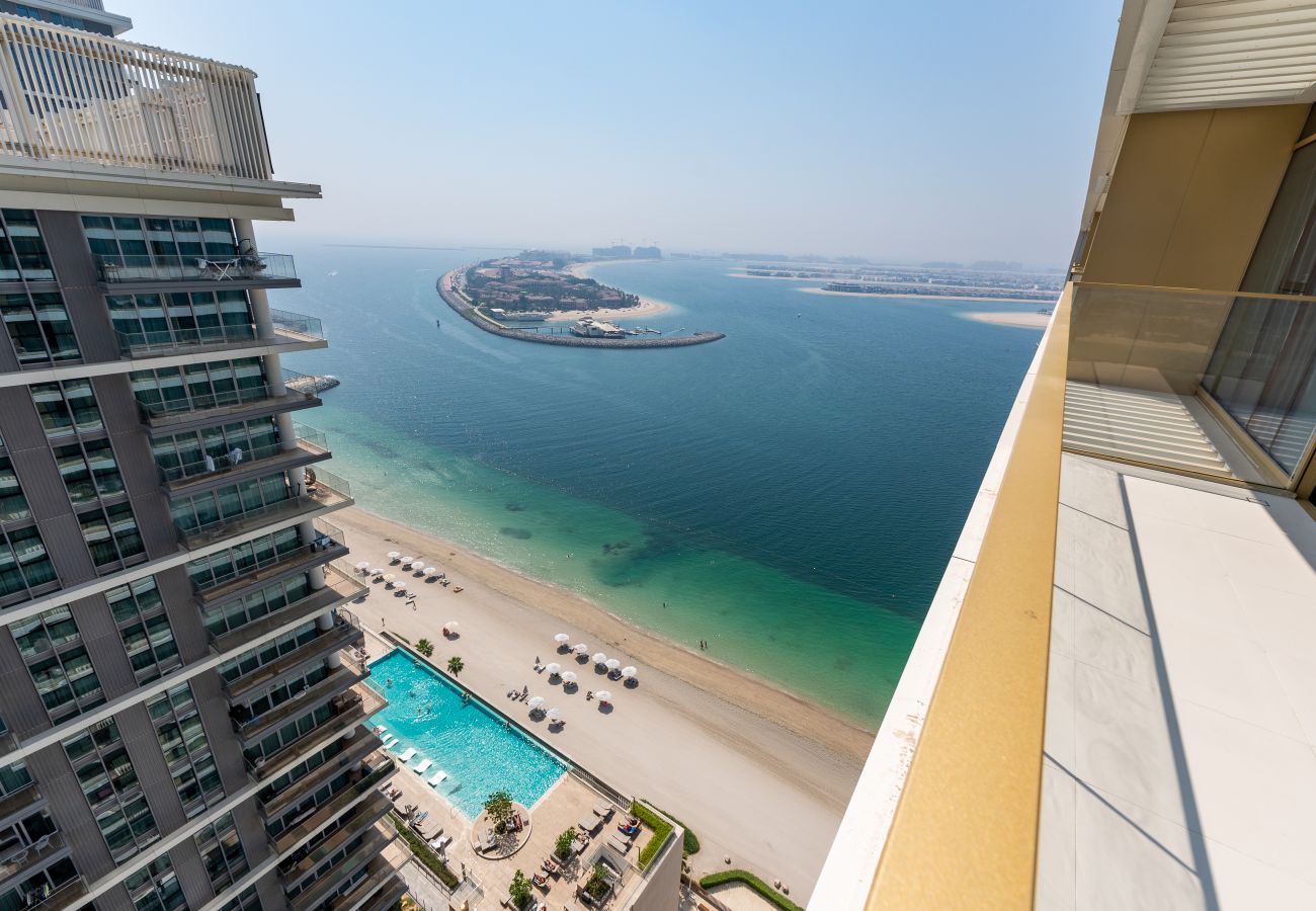 Apartment in Dubai - Prime 1BR Emaar Beachfront w/ Beach Access 