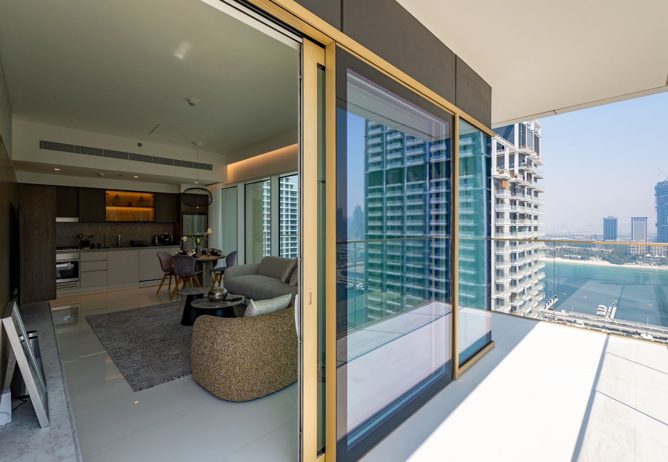 Apartment in Dubai - Prime 1BR Emaar Beachfront w/ Beach Access 
