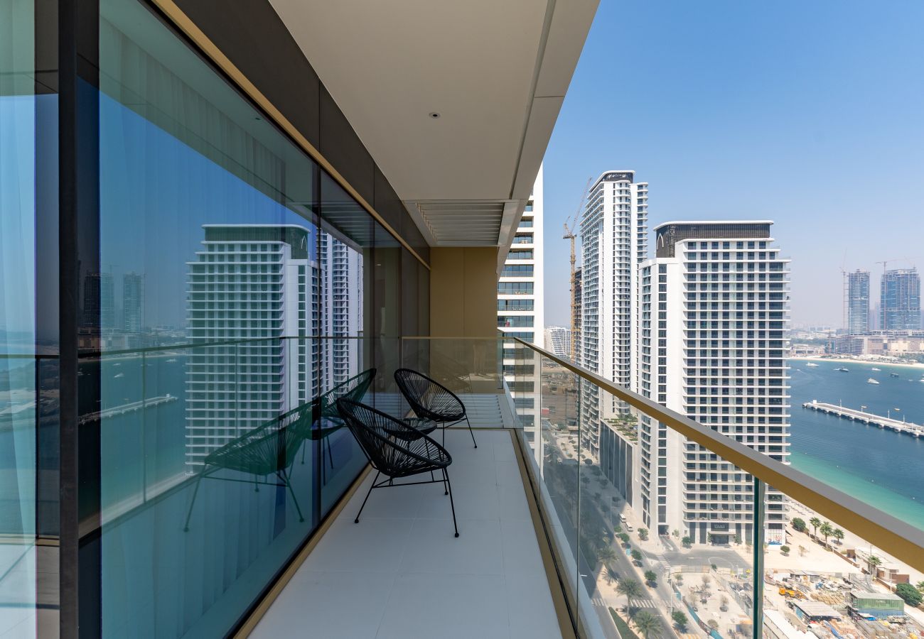 Apartment in Dubai - Prime 1BR Emaar Beachfront w/ Beach Access 