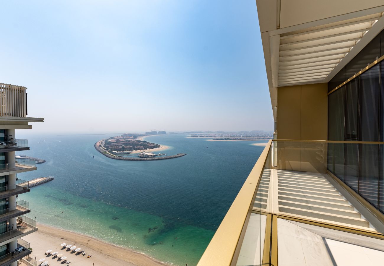 Apartment in Dubai - Prime 1BR Emaar Beachfront w/ Beach Access 
