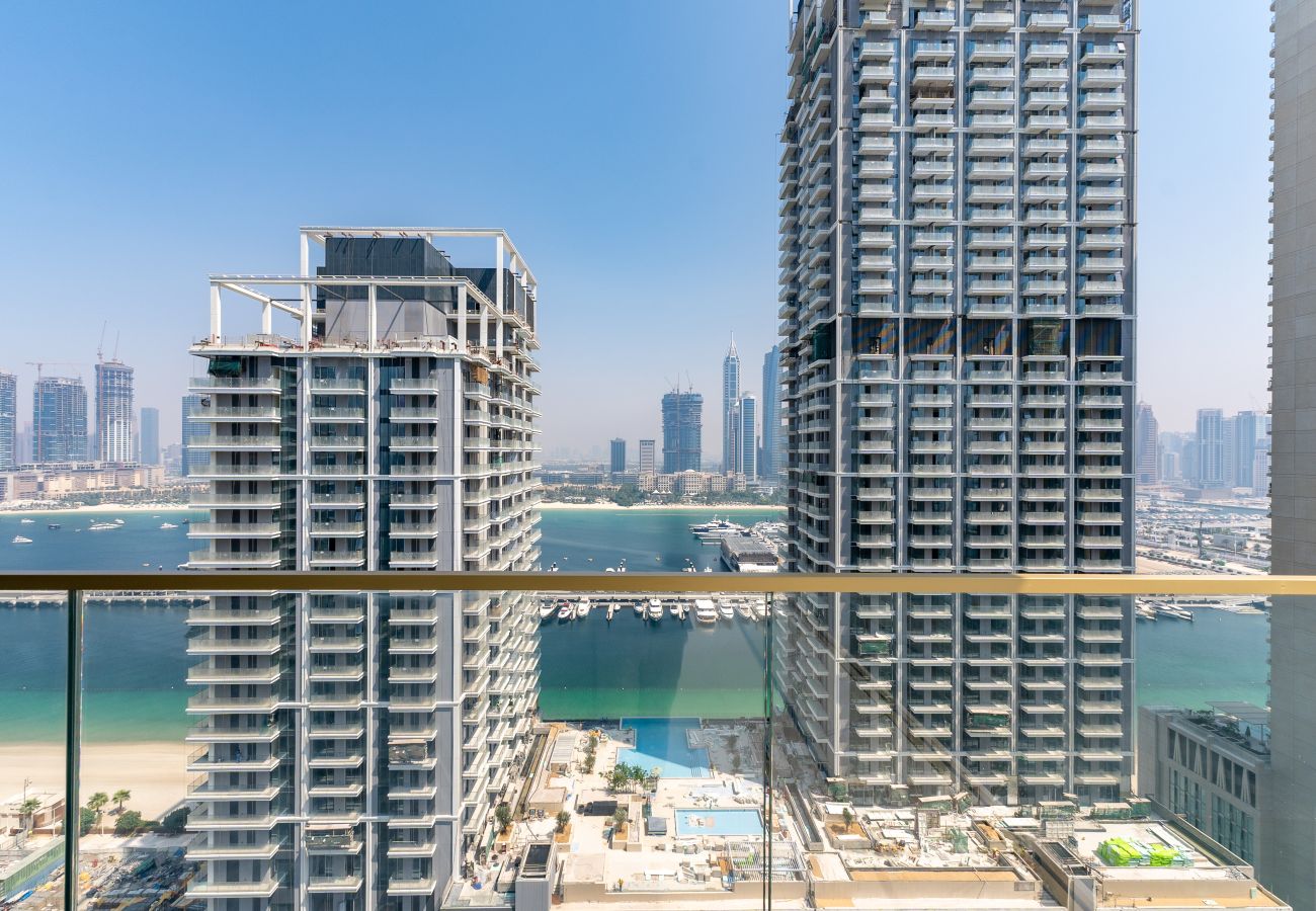 Apartment in Dubai - Prime 1BR Emaar Beachfront w/ Beach Access 