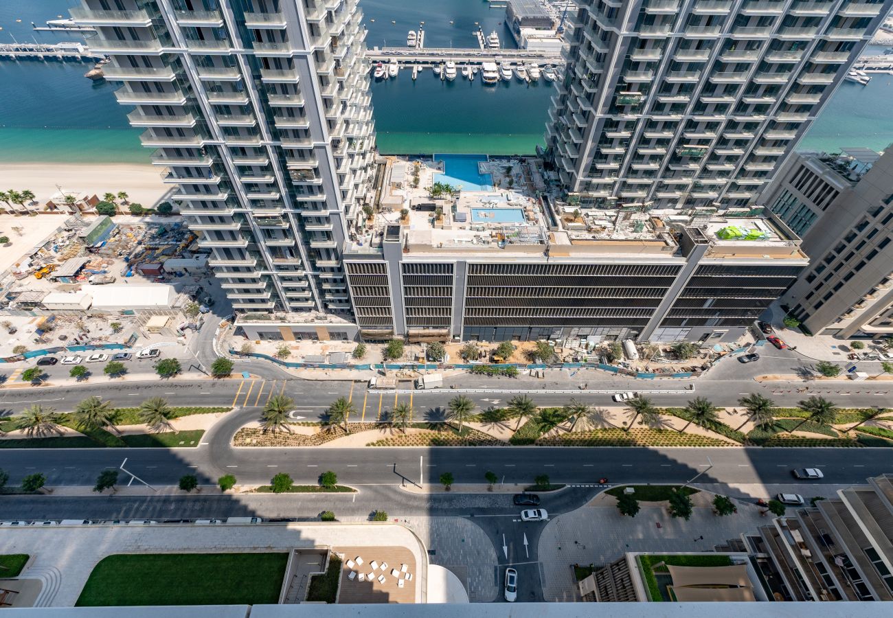 Apartment in Dubai - Prime 1BR Emaar Beachfront w/ Beach Access 