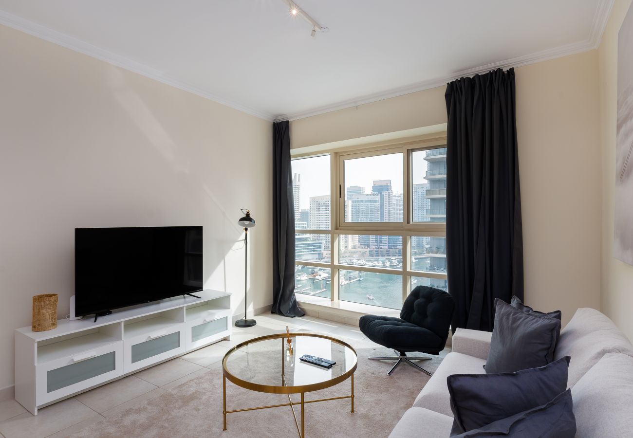 Apartment in Dubai - Chic Dubai Marina 1BR w/ Pool and Gym	