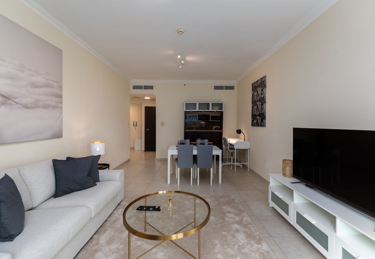 Apartment in Dubai - Chic Dubai Marina 1BR w/ Pool and Gym	