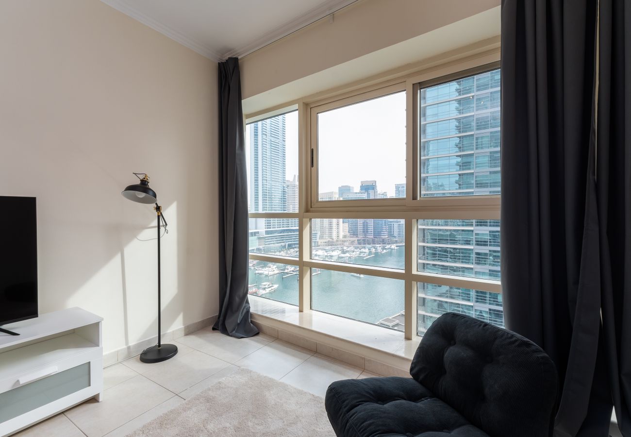Apartment in Dubai - Chic Dubai Marina 1BR w/ Pool and Gym	