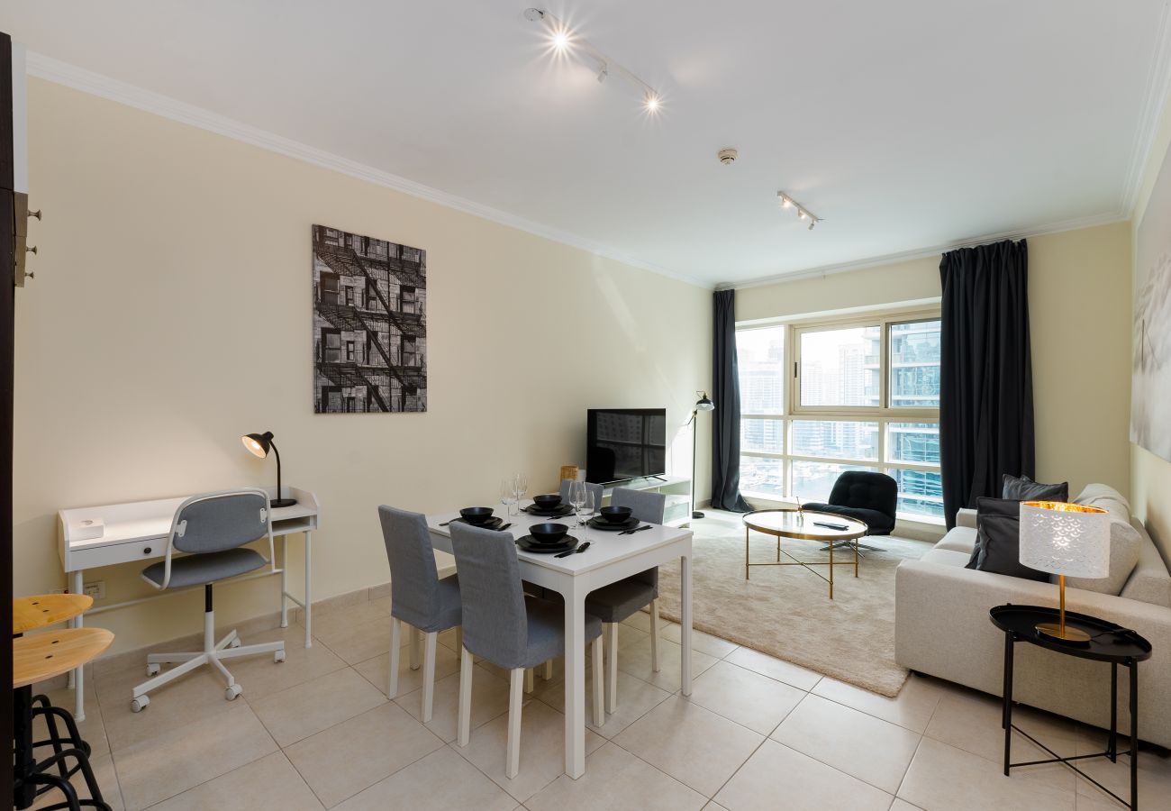 Apartment in Dubai - Chic Dubai Marina 1BR w/ Pool and Gym	