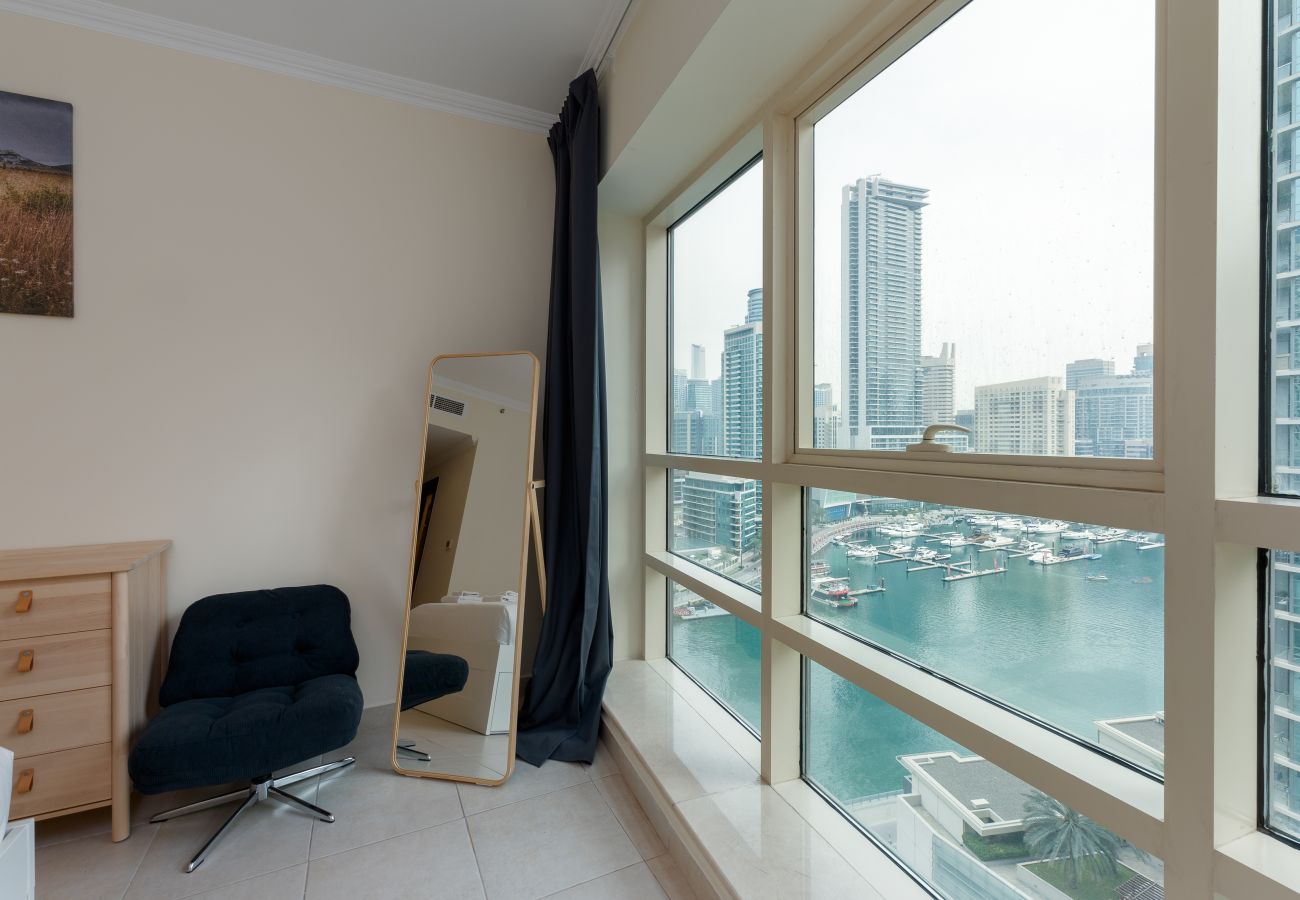 Apartment in Dubai - Chic Dubai Marina 1BR w/ Pool and Gym	