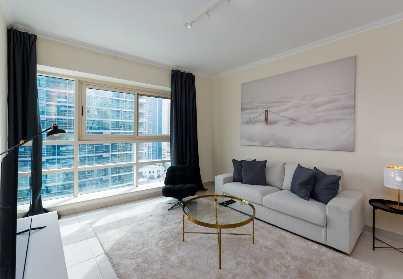 Apartment in Dubai - Chic Dubai Marina 1BR w/ Pool and Gym	