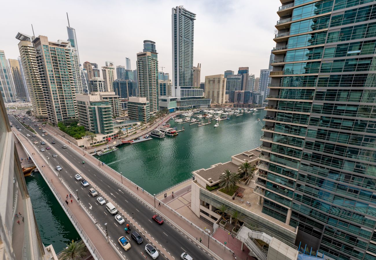 Apartment in Dubai - Chic Dubai Marina 1BR w/ Pool and Gym	