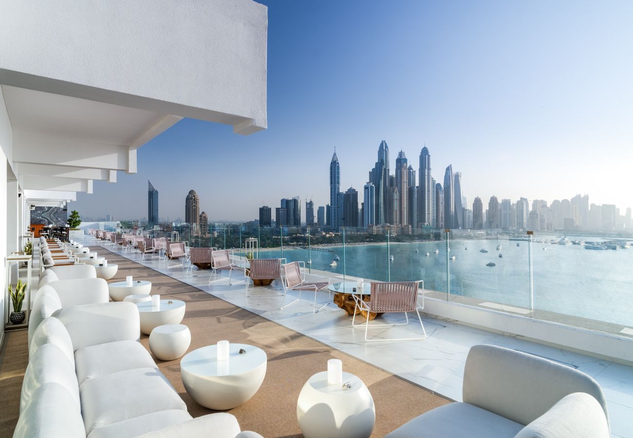 Apartment in Dubai - Spacious Beachside 2BR+M at FIVE Palm Jumeirah
