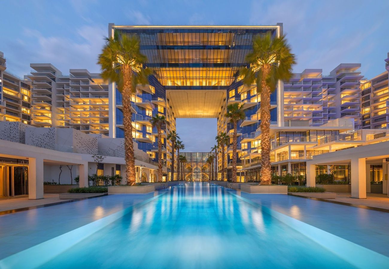 Apartment in Dubai - Spacious Beachside 2BR+M at FIVE Palm Jumeirah