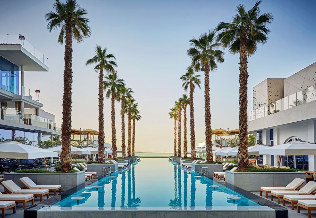 Apartment in Dubai - Spacious Beachside 2BR+M at FIVE Palm Jumeirah