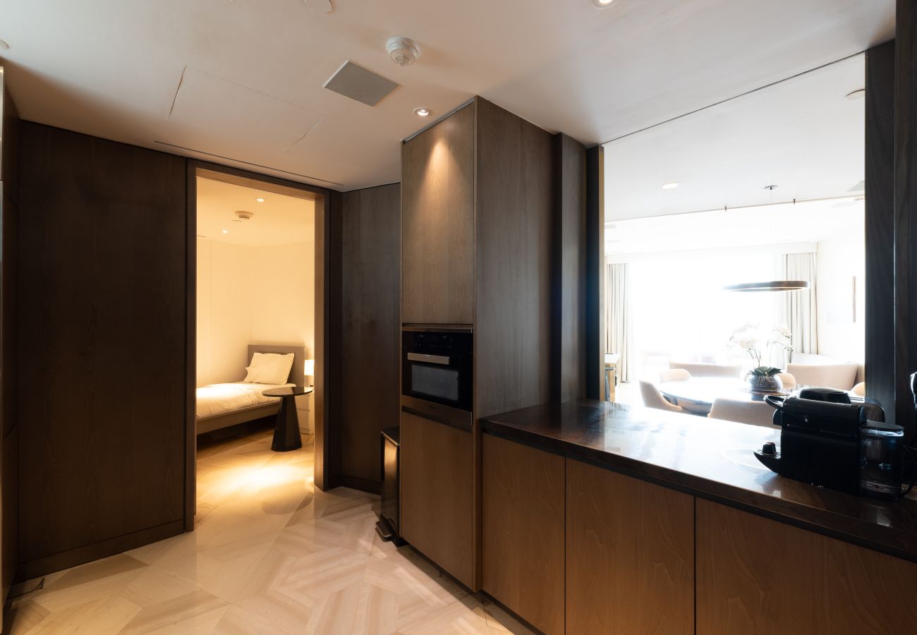 Apartment in Dubai - Spacious Beachside 2BR+M at FIVE Palm Jumeirah
