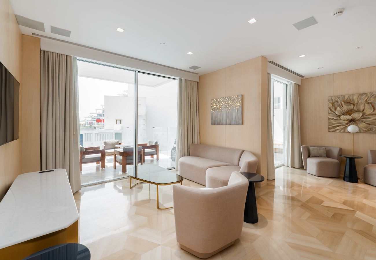 Apartment in Dubai - Spacious Beachside 2BR+M at FIVE Palm Jumeirah