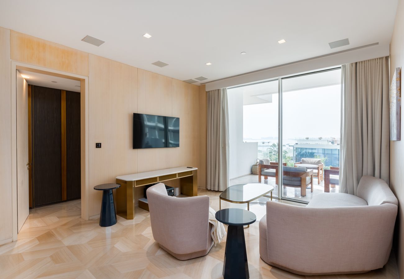 Apartment in Dubai - Spacious Beachside 2BR+M at FIVE Palm Jumeirah