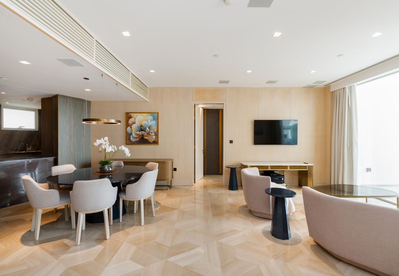 Apartment in Dubai - Spacious Beachside 2BR+M at FIVE Palm Jumeirah