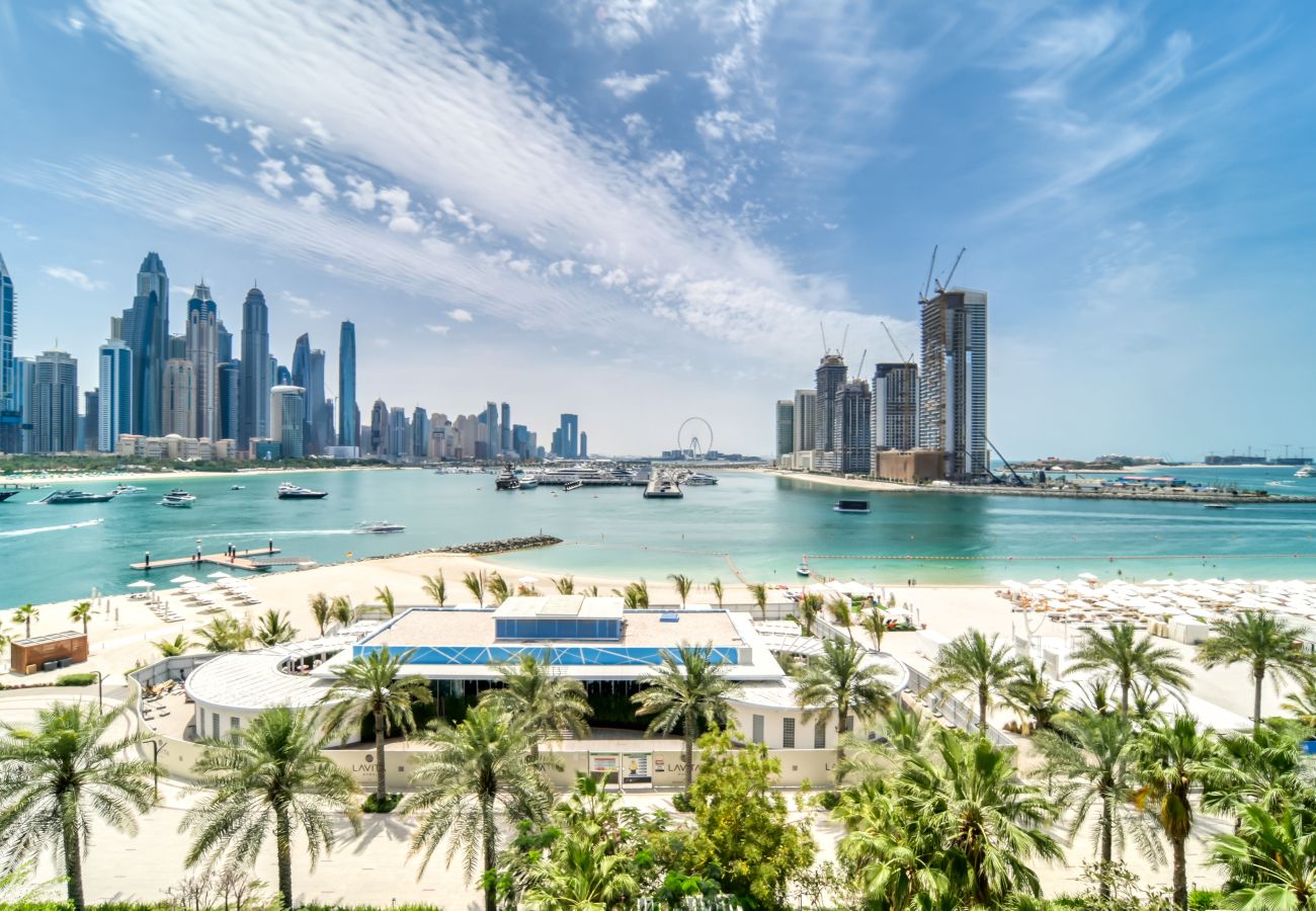 Apartment in Dubai - Spacious Beachside 2BR+M at FIVE Palm Jumeirah