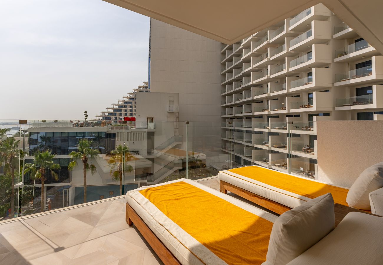 Apartment in Dubai - Spacious Beachside 2BR+M at FIVE Palm Jumeirah