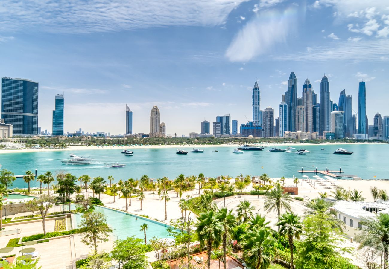 Apartment in Dubai - Spacious Beachside 2BR+M at FIVE Palm Jumeirah