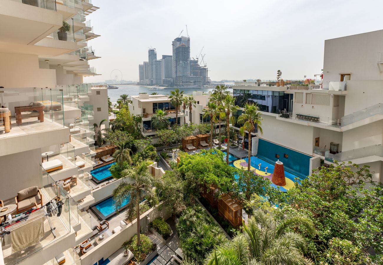 Apartment in Dubai - Spacious Beachside 2BR+M at FIVE Palm Jumeirah