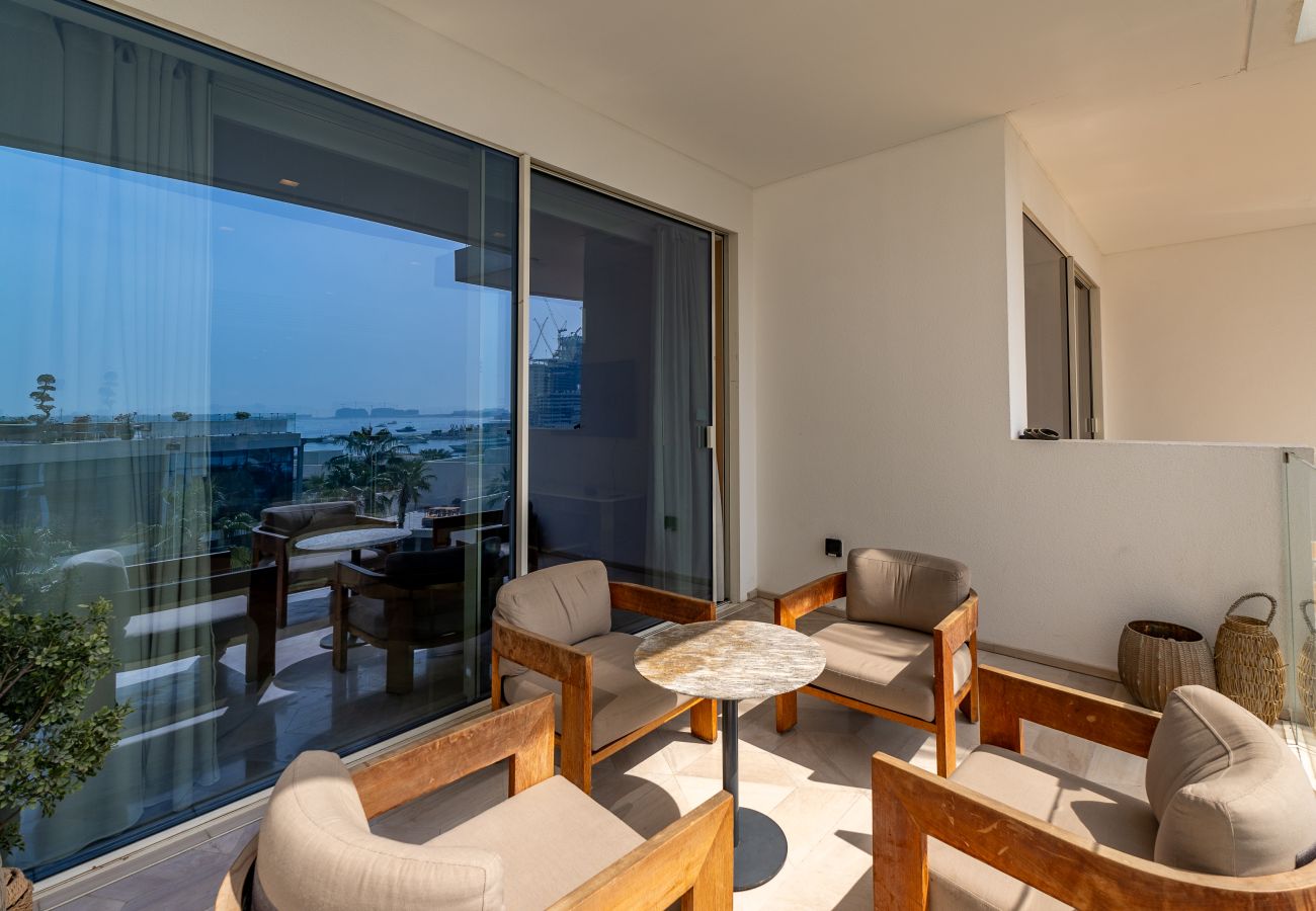 Apartment in Dubai - Spacious Beachside 2BR+M at FIVE Palm Jumeirah