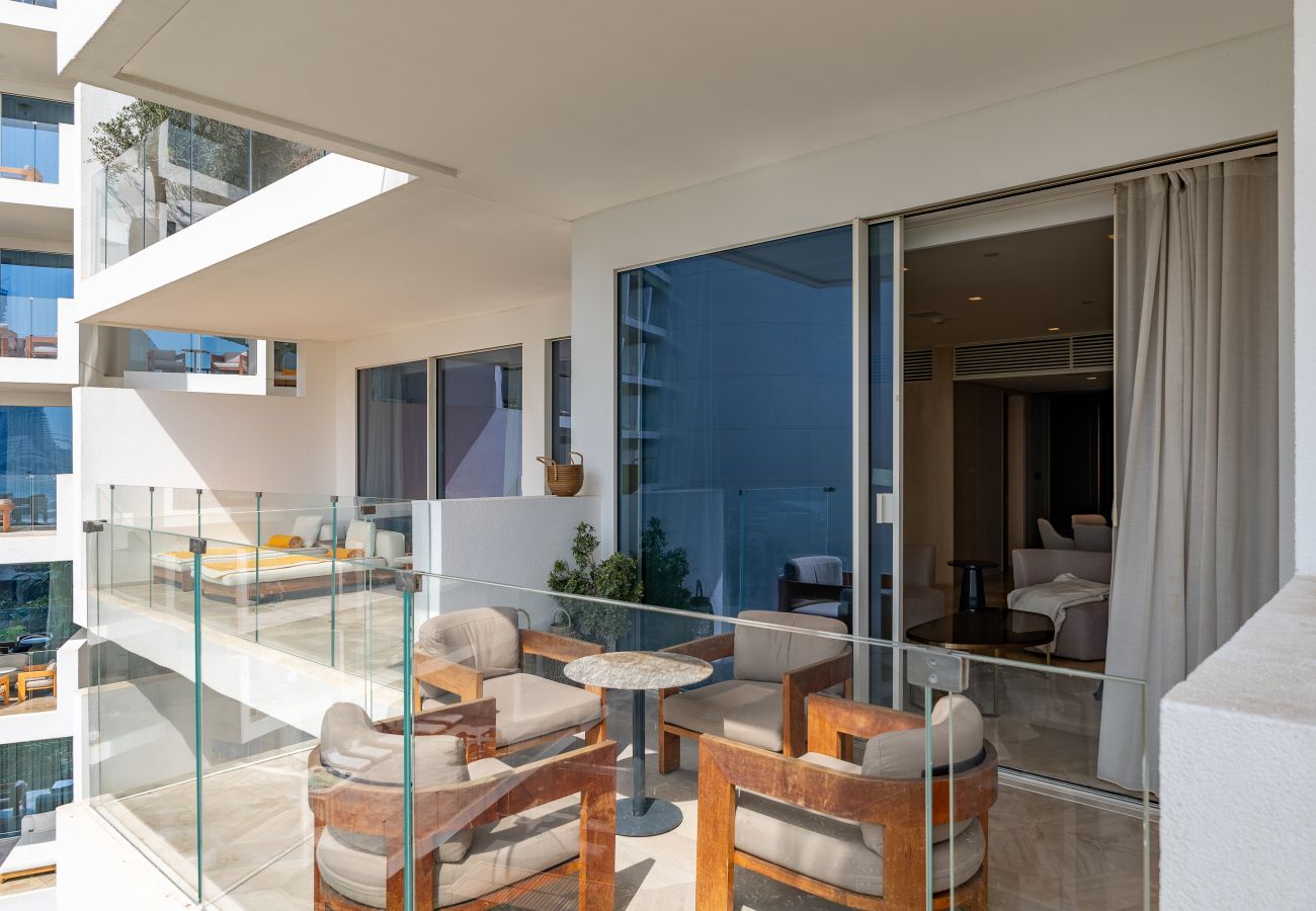 Apartment in Dubai - Spacious Beachside 2BR+M at FIVE Palm Jumeirah