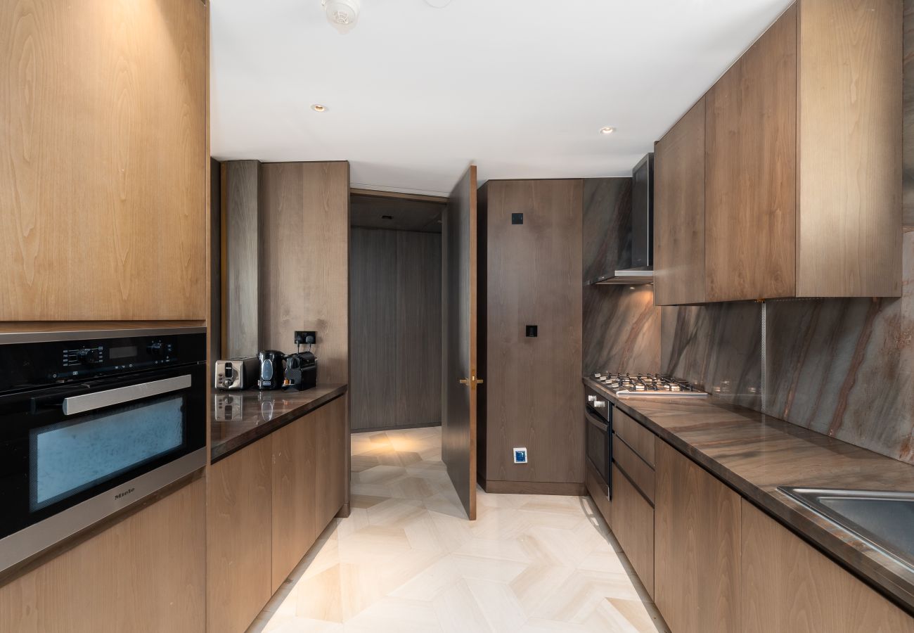 Apartment in Dubai - Spacious Beachside 2BR+M at FIVE Palm Jumeirah