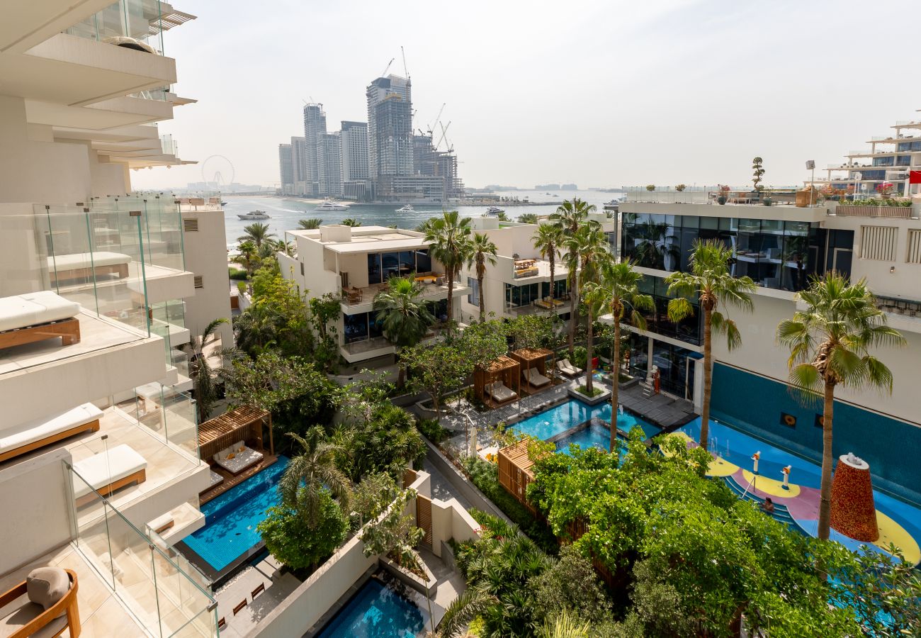 Apartment in Dubai - Spacious Beachside 2BR+M at FIVE Palm Jumeirah