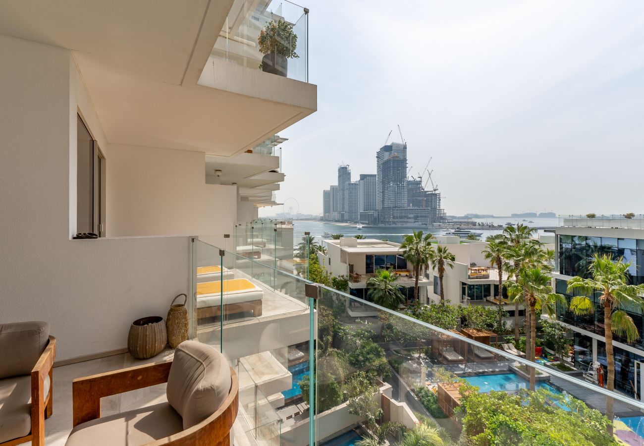 Apartment in Dubai - Spacious Beachside 2BR+M at FIVE Palm Jumeirah