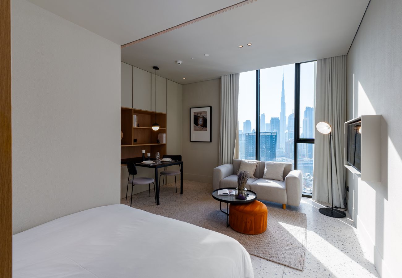Studio in Dubai - Prime Studio w/ Burj Views Near Downtown and Canal