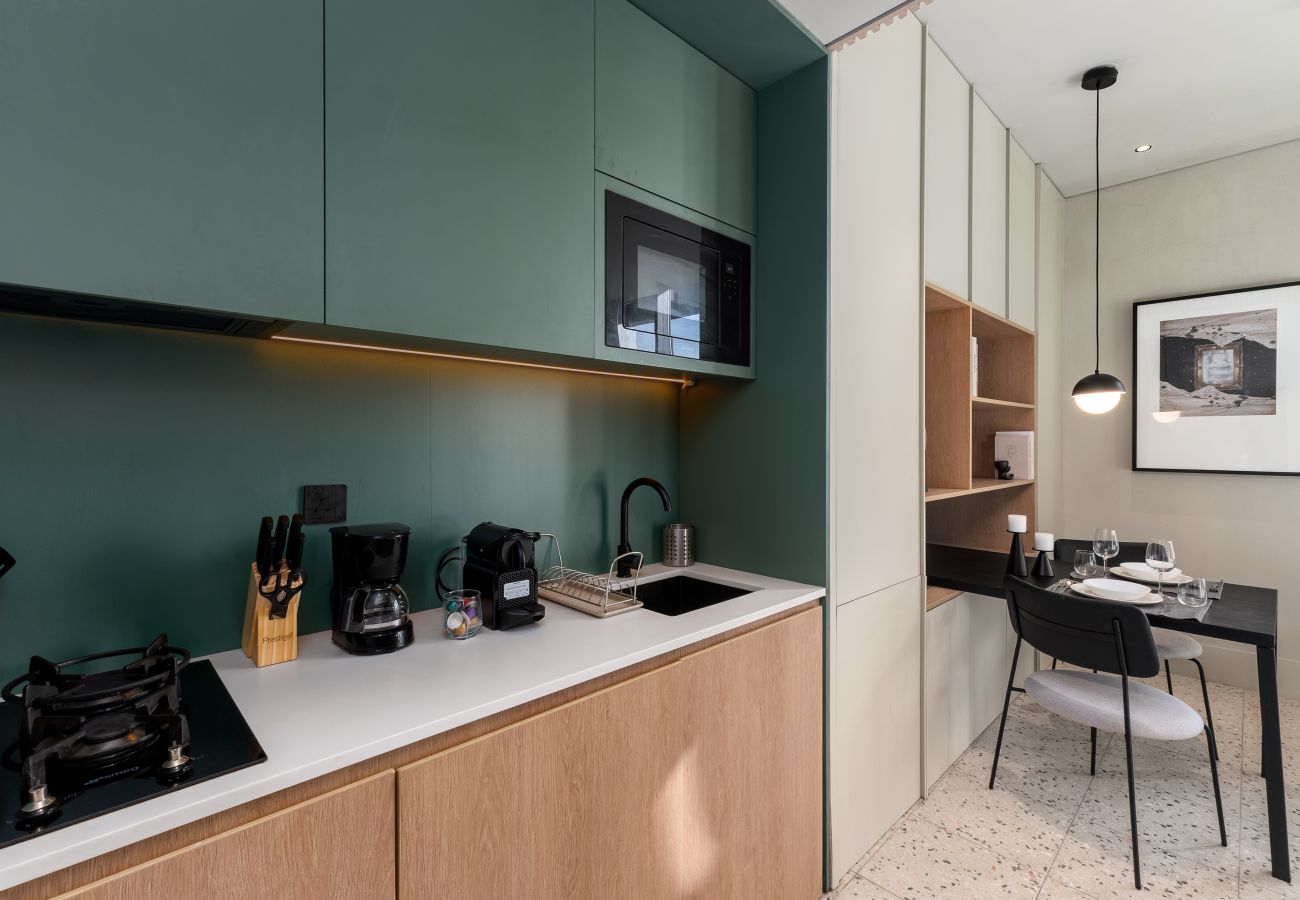 Studio in Dubai - Prime Studio w/ Burj Views Near Downtown and Canal