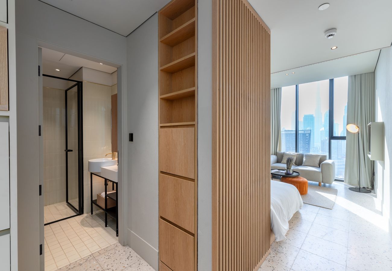 Studio in Dubai - Prime Studio w/ Burj Views Near Downtown and Canal