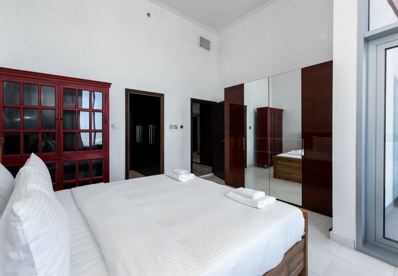 Apartment in Dubai - Elegant 4BR Marina Penthouse | Private Pool