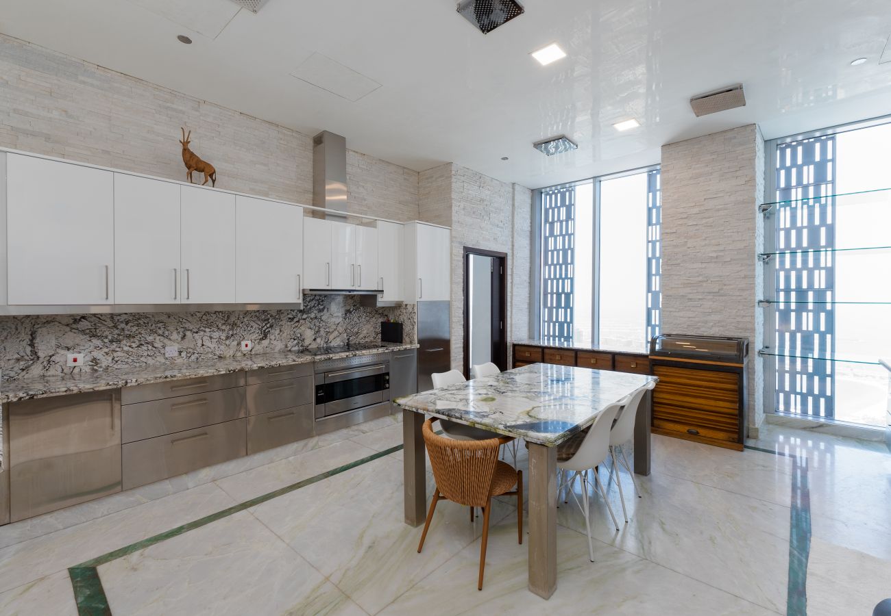 Apartment in Dubai - Elegant 4BR Marina Penthouse | Private Pool