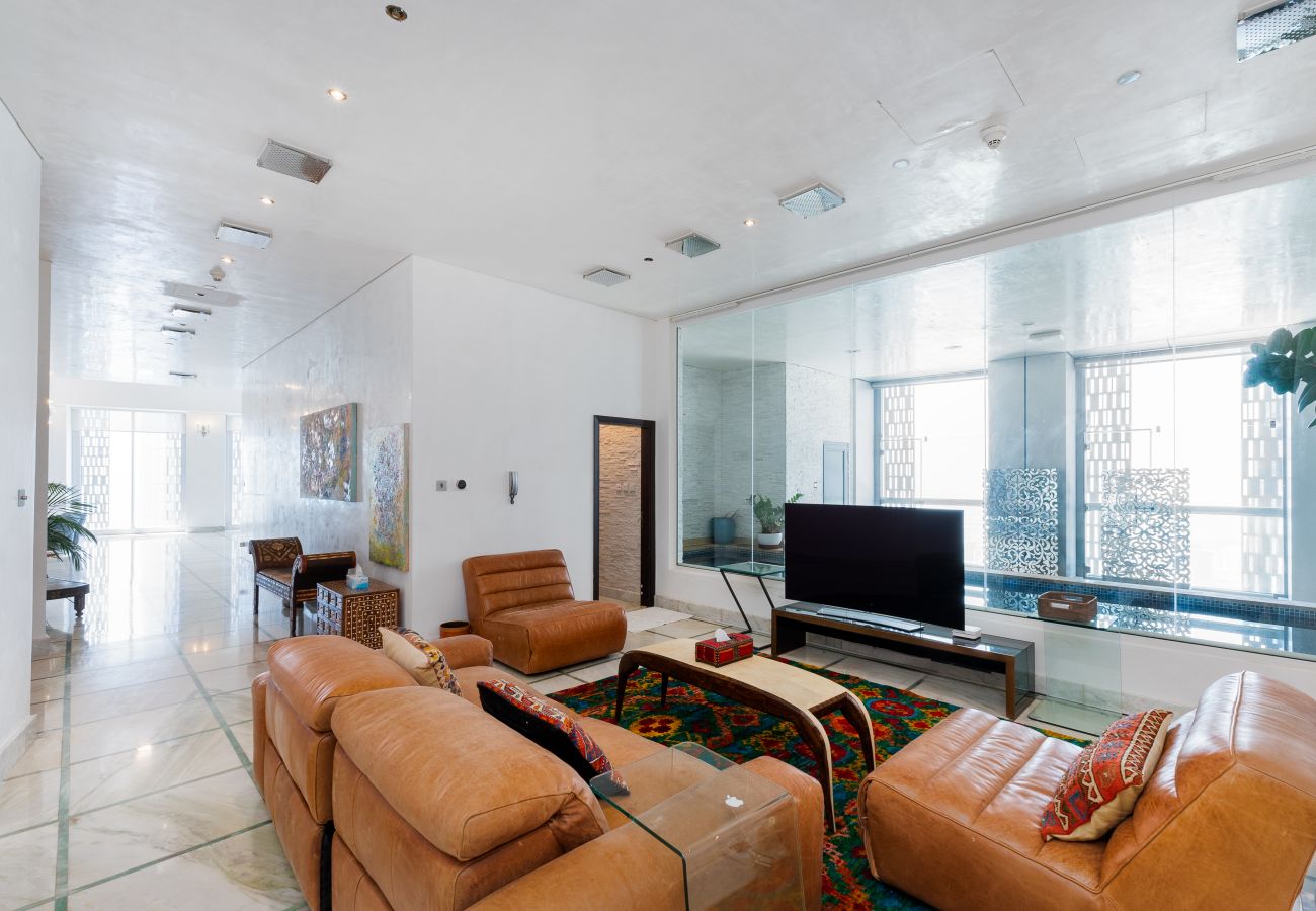 Apartment in Dubai - Elegant 4BR Marina Penthouse | Private Pool