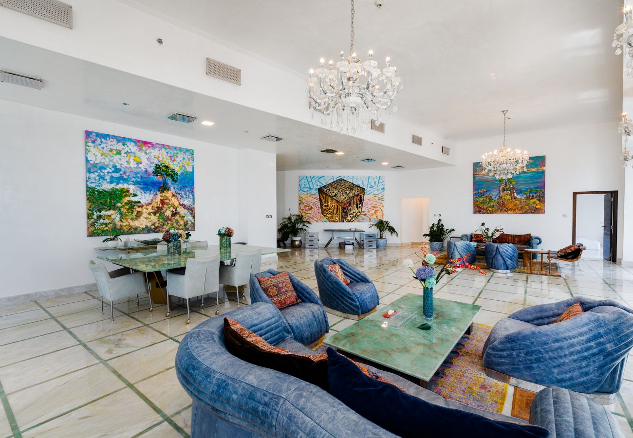 Apartment in Dubai - Elegant 4BR Marina Penthouse | Private Pool