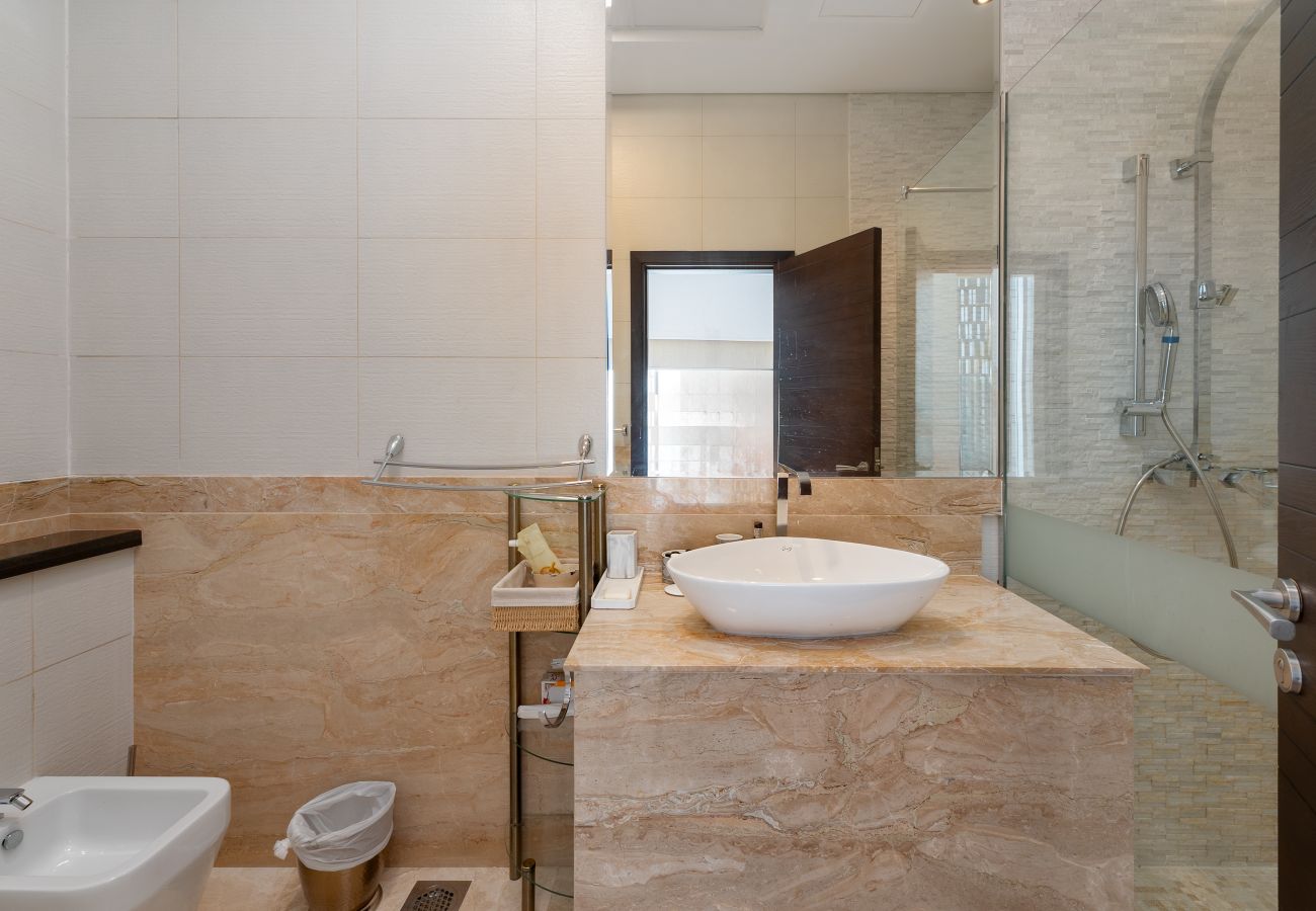 Apartment in Dubai - Elegant 4BR Marina Penthouse | Private Pool