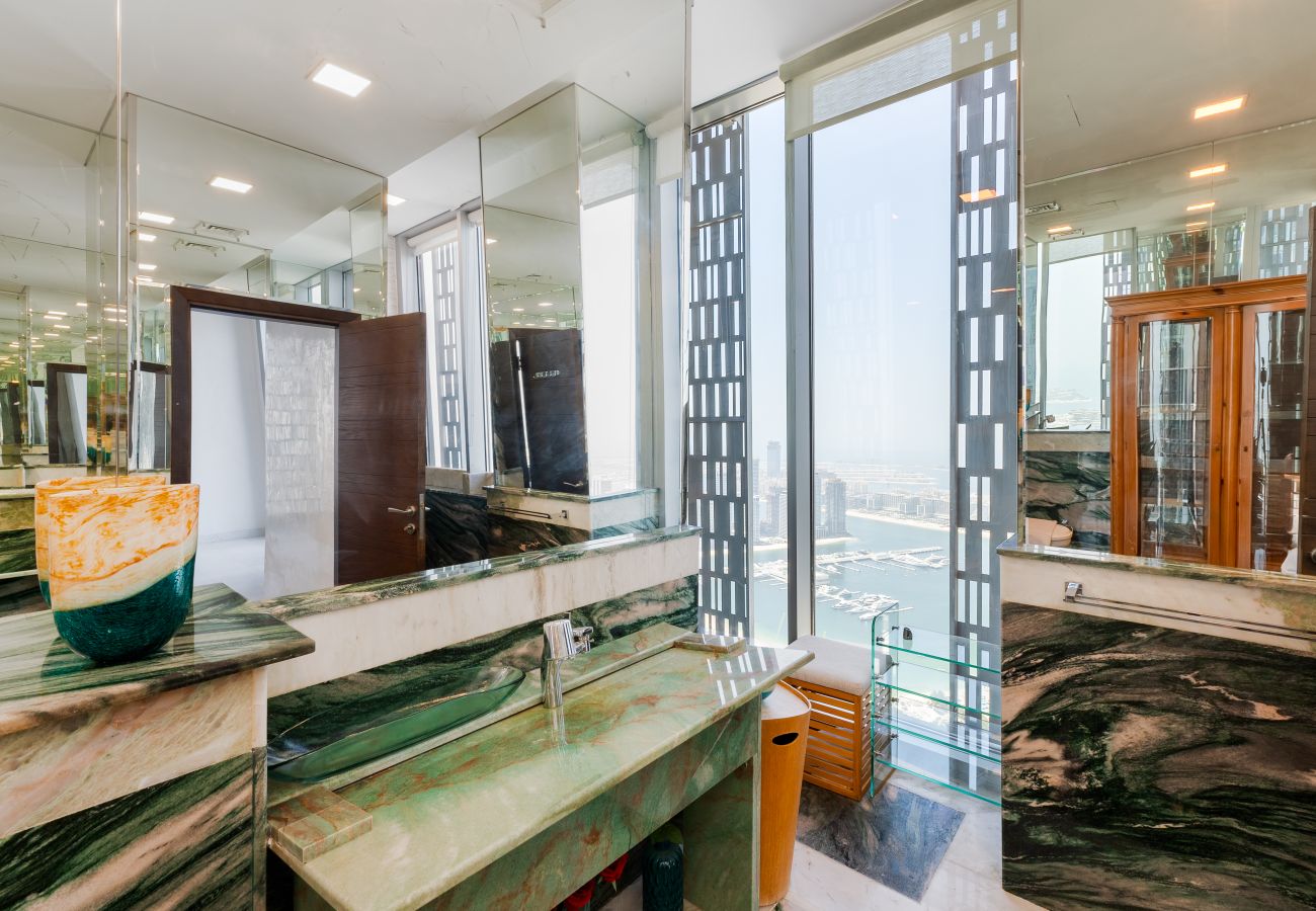 Apartment in Dubai - Elegant 4BR Marina Penthouse | Private Pool