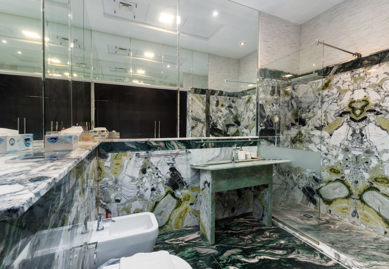 Apartment in Dubai - Elegant 4BR Marina Penthouse | Private Pool