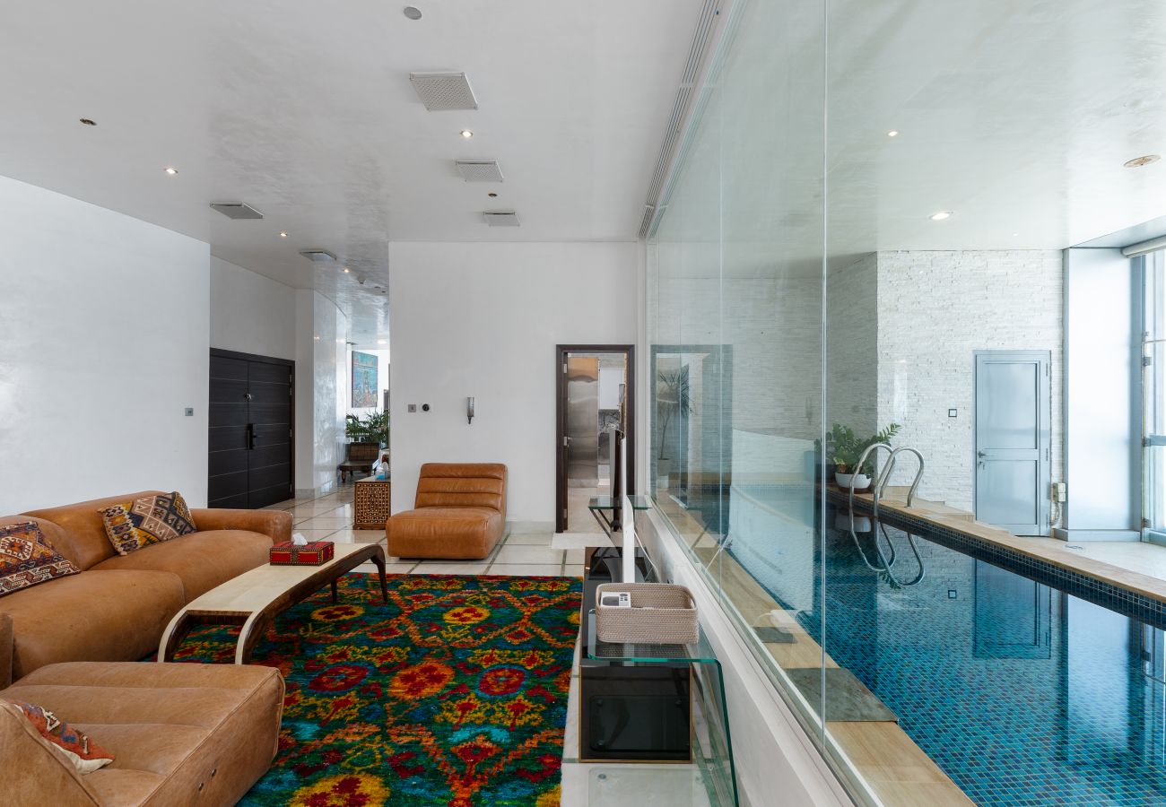 Apartment in Dubai - Elegant 4BR Marina Penthouse | Private Pool