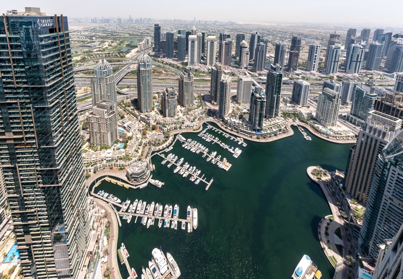 Apartment in Dubai - Elegant 4BR Marina Penthouse | Private Pool