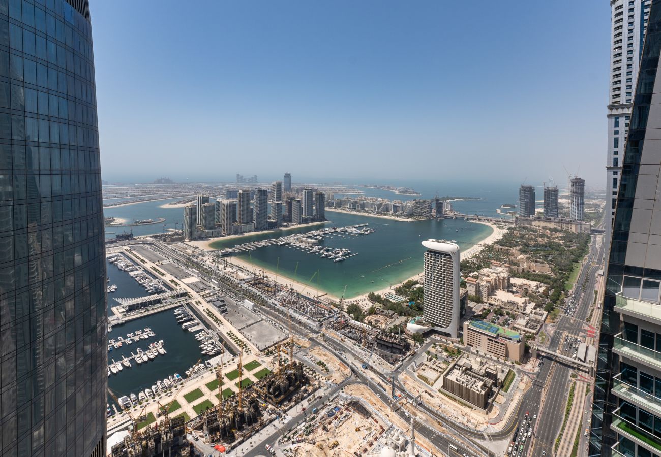 Apartment in Dubai - Elegant 4BR Marina Penthouse | Private Pool