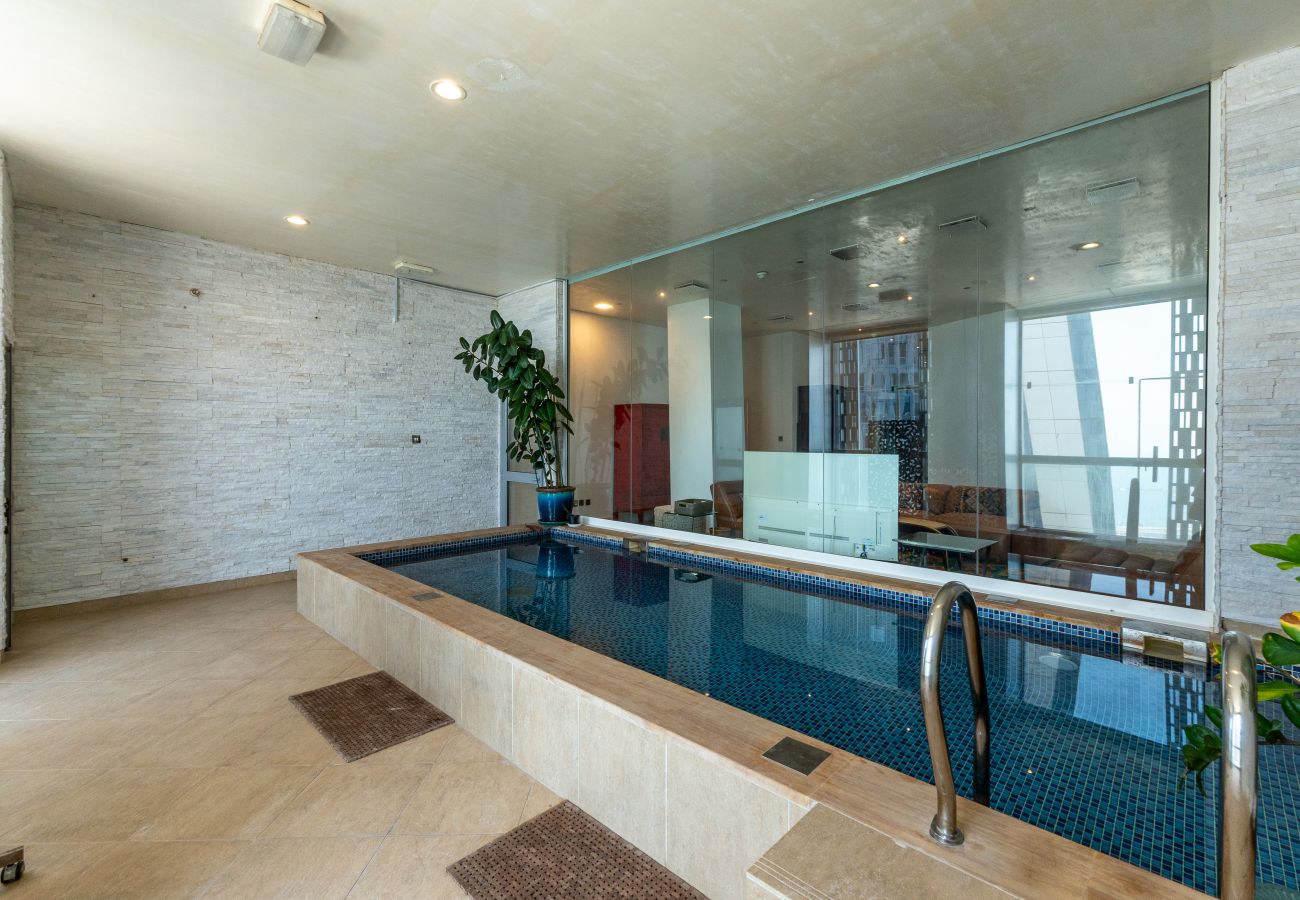 Apartment in Dubai - Elegant 4BR Marina Penthouse | Private Pool