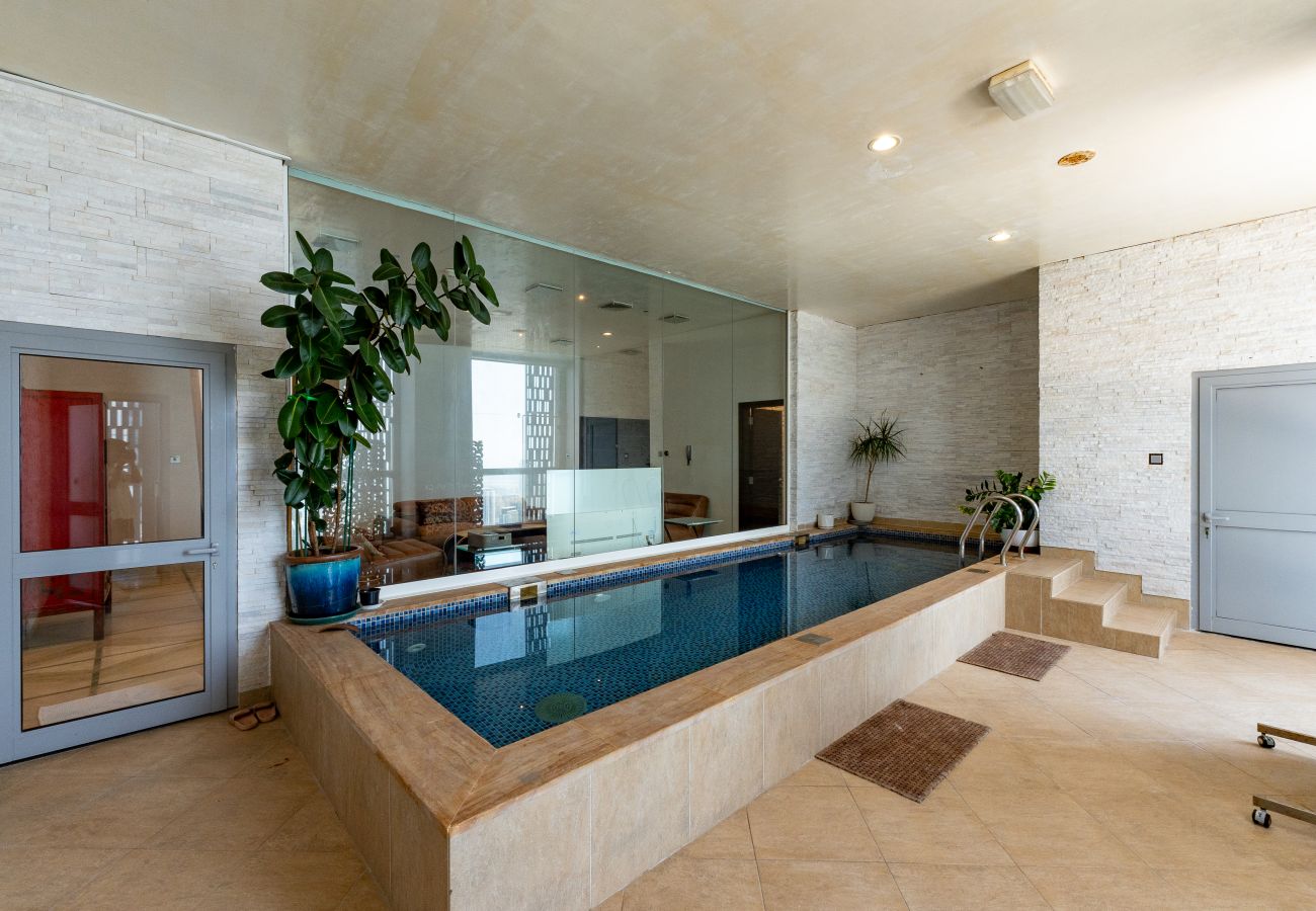 Apartment in Dubai - Elegant 4BR Marina Penthouse | Private Pool