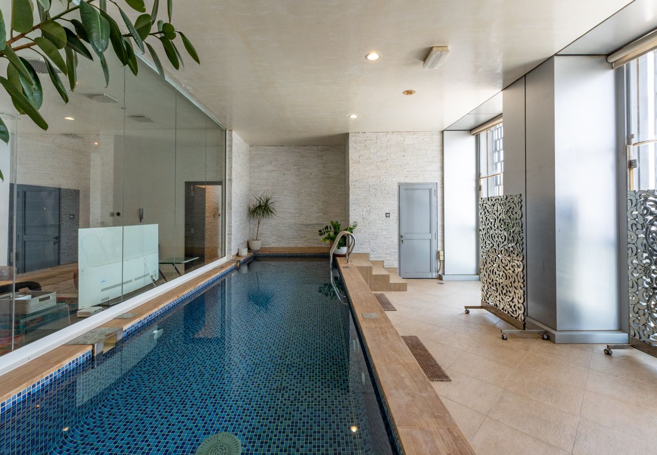 Apartment in Dubai - Elegant 4BR Marina Penthouse | Private Pool