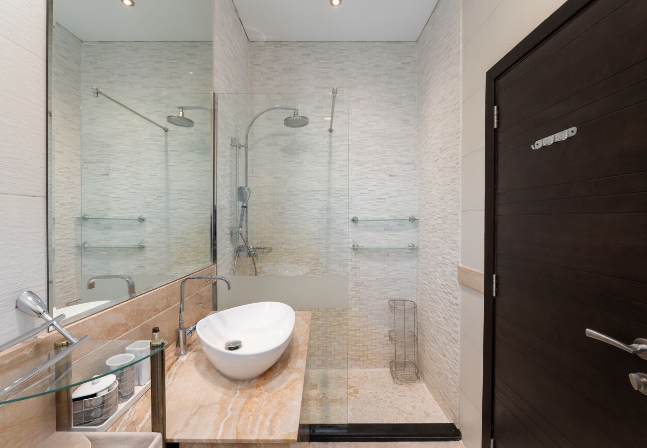 Apartment in Dubai - Elegant 4BR Marina Penthouse | Private Pool